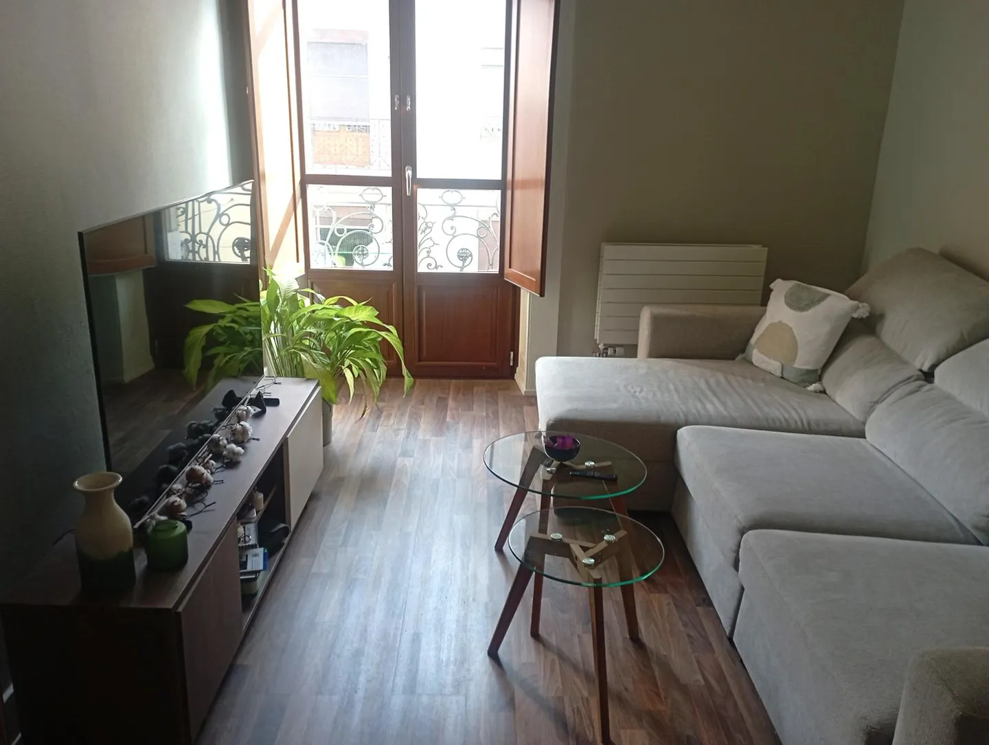 Eaux-Vives District: Spacious 4 Rooms | 70 m2 Close to Amenities and Transport - Photo 1 of 13