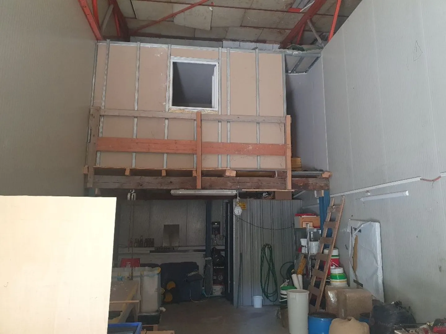 Atelier - Dépôt - Photo 5 of 6
