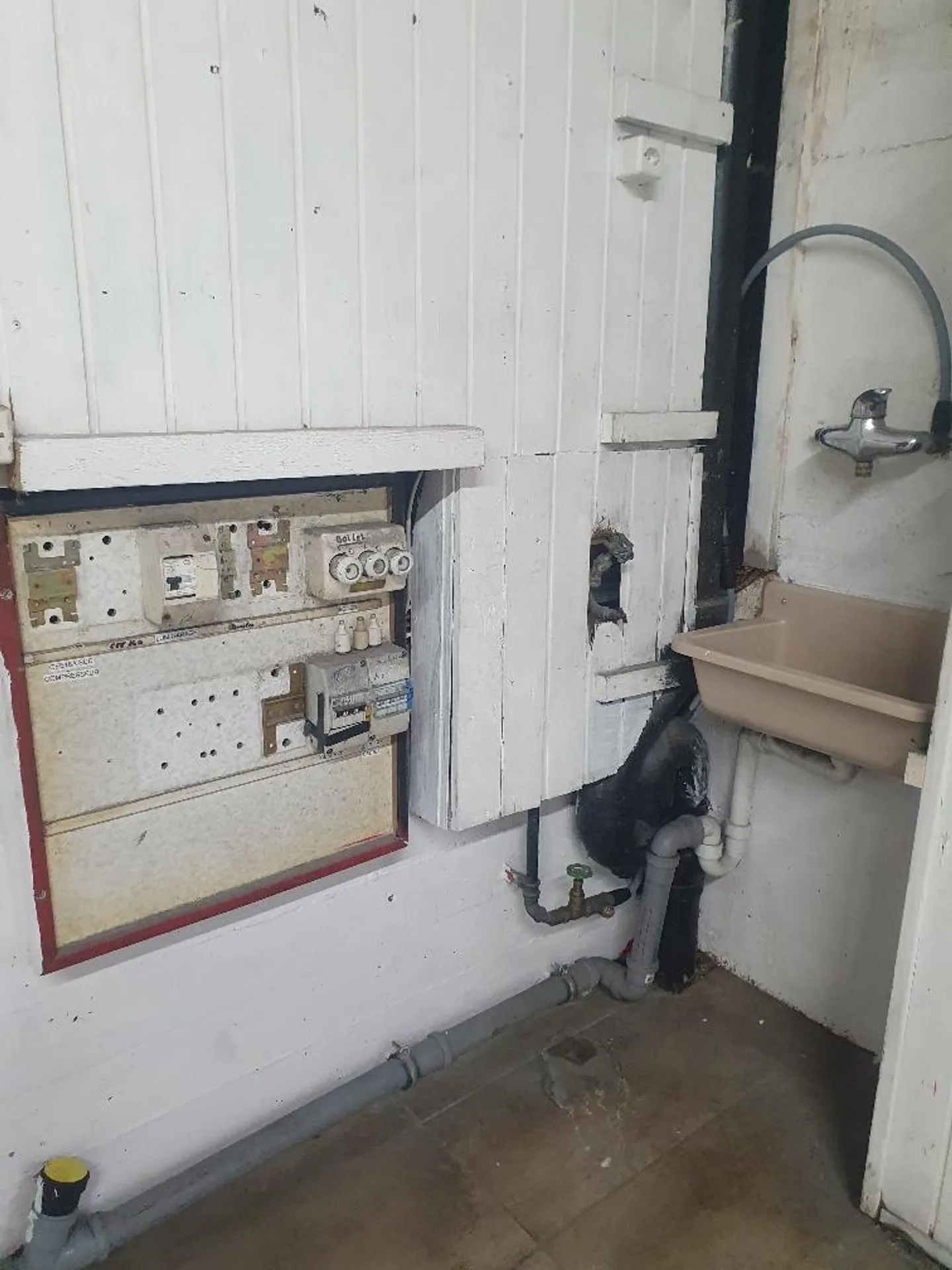 Hall per Garage o Carrozzeria - Deposito | Sion | Zona Industriale - Foto 3 di 3