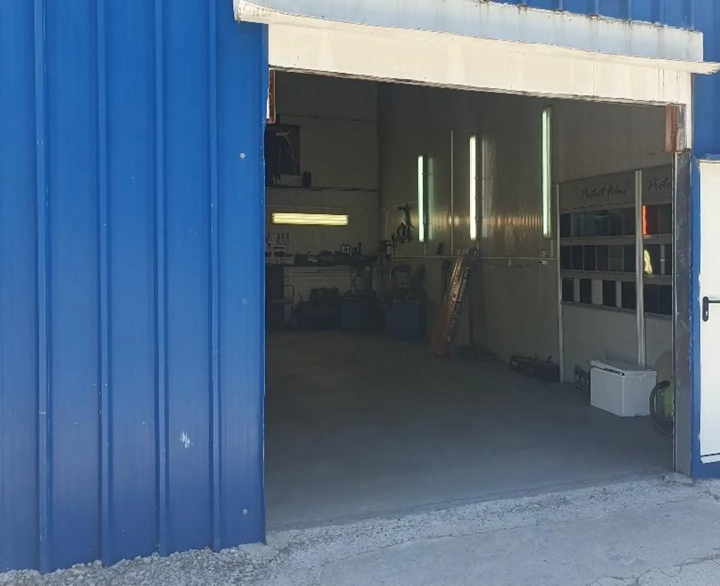 Atelier - Dépôt - Photo 2 sur 7