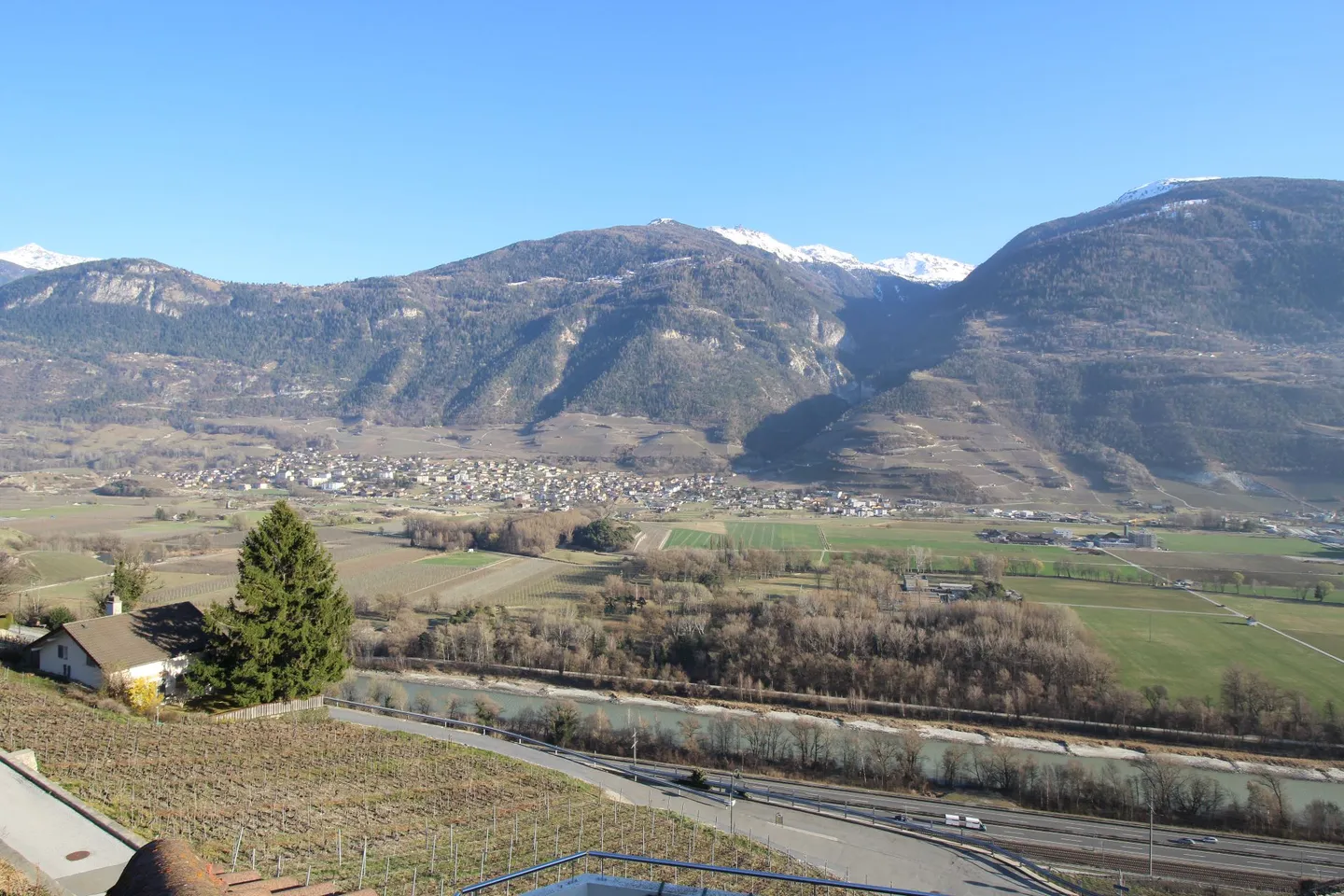 Geräumige Wohnung mit Terrasse und Panoramablick | Ollon - Foto 4 von 13