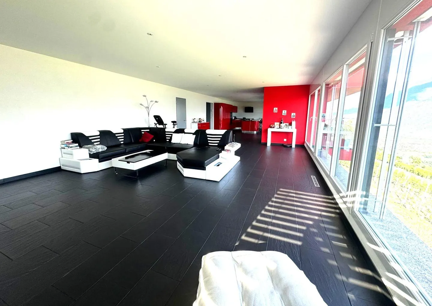 Grimisuat 5.5 locali | Attico contemporaneo con servizi di villa, vista panoramica dominante e accesso privato tramite ascensore - Foto 4 di 13