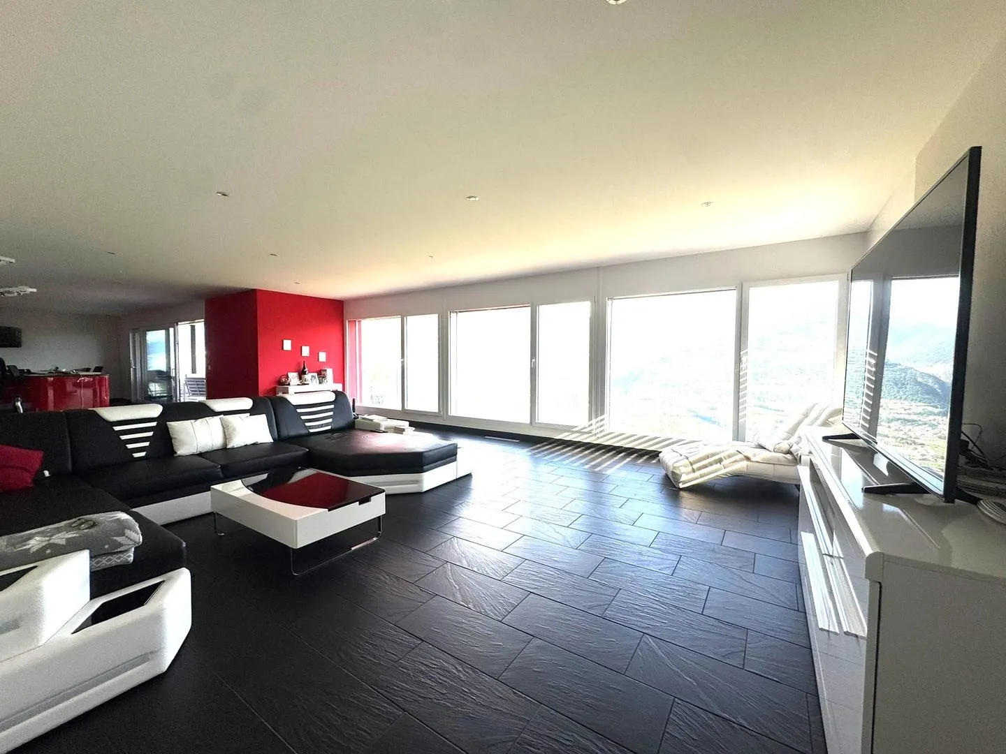 Grimisuat 5.5 locali | Attico contemporaneo con servizi di villa, vista panoramica dominante e accesso privato tramite ascensore - Foto 5 di 13