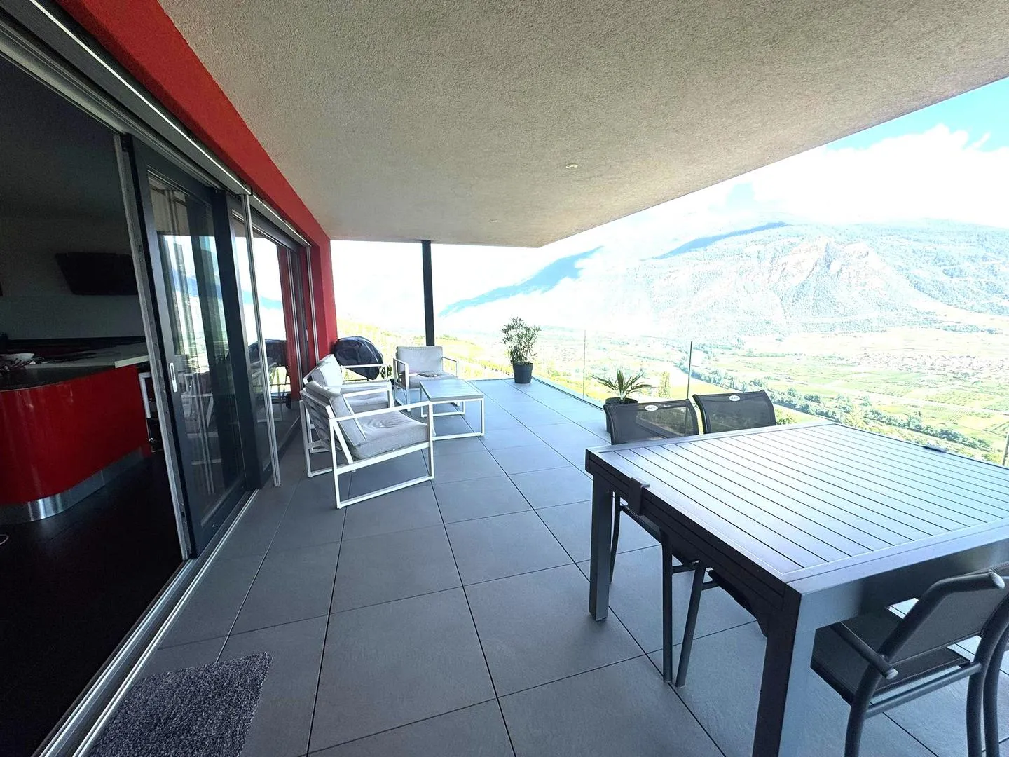 Grimisuat 5.5 locali | Attico contemporaneo con servizi di villa, vista panoramica dominante e accesso privato tramite ascensore - Foto 3 di 13