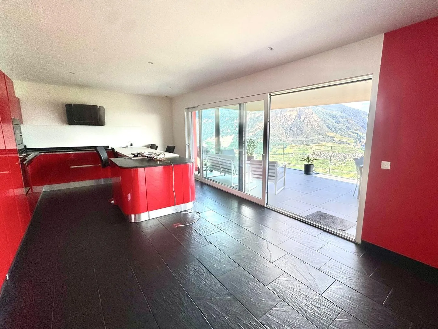 Grimisuat 5.5 locali | Attico contemporaneo con servizi di villa, vista panoramica dominante e accesso privato tramite ascensore - Foto 12 di 13