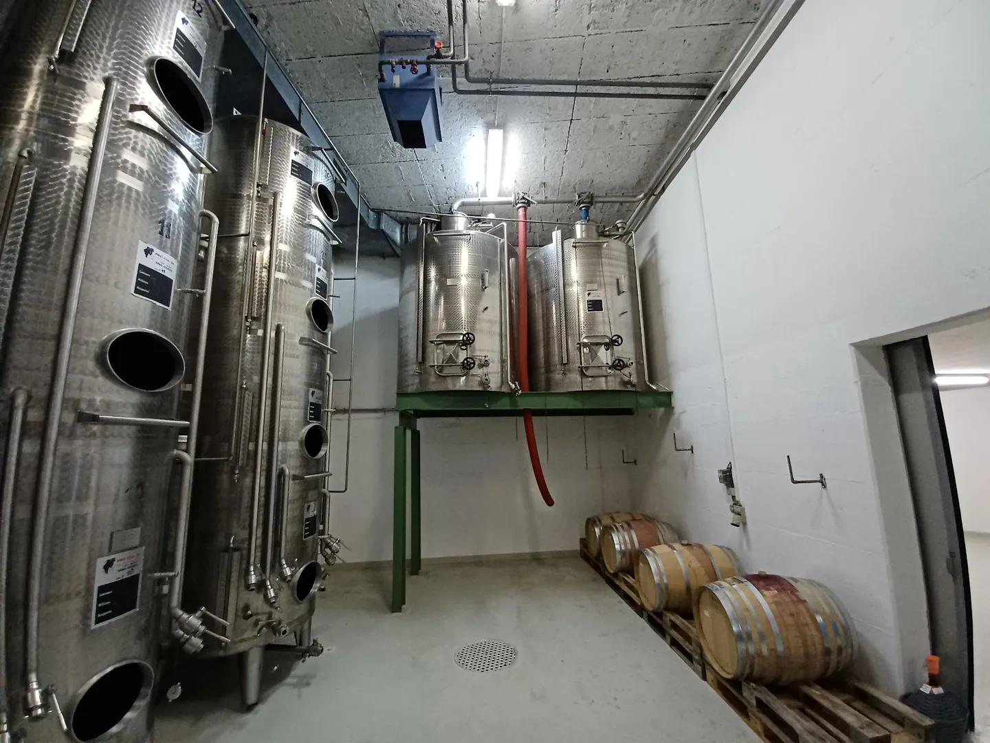 Cave à vin équipée à vendre - Photo 13 sur 13