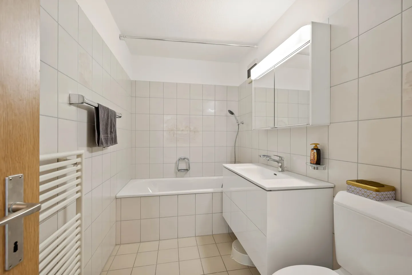 Appartamento luminoso di 5,5 stanze con grande balcone a Böttstein in vendita - Foto 12 di 13