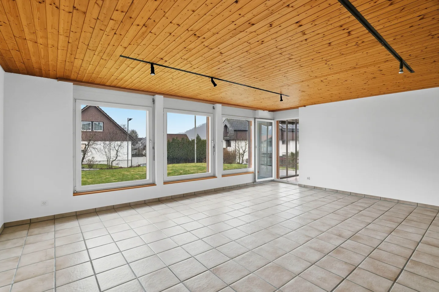 Casa unifamiliare di 5 stanze con giardino d'inverno ad Aarburg in vendita - Foto 5 di 13