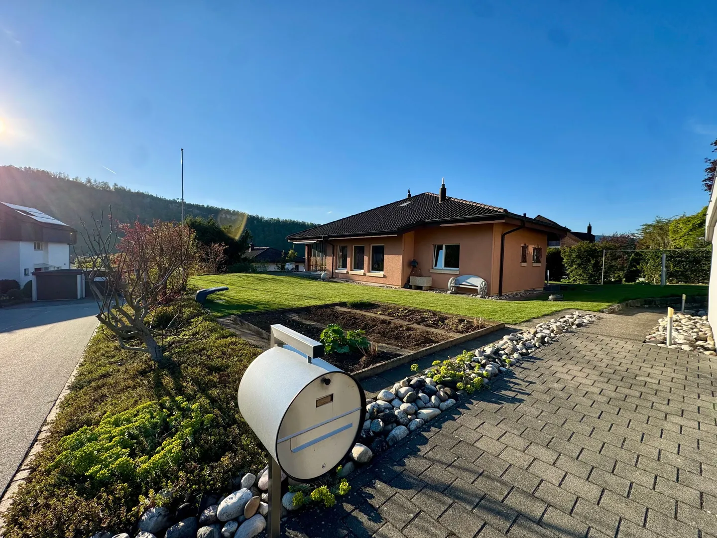 Maison individuelle de 5 pièces avec véranda à Aarburg à vendre - Photo 1 sur 13