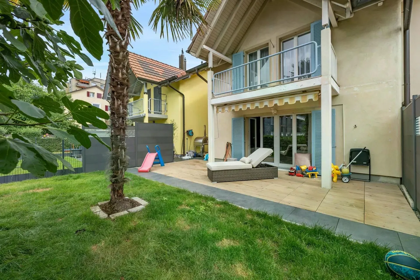 Casa angolare 4.5 stanze con giardino - Stein AG, luminosa e tranquilla - Foto 1 di 10