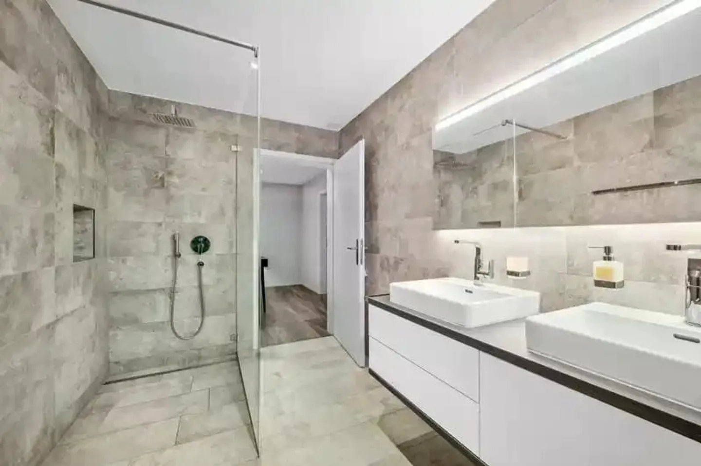 Maison individuelle moderne de 5,5 pièces avec piscine à Jonen à vendre - Photo 7 sur 13