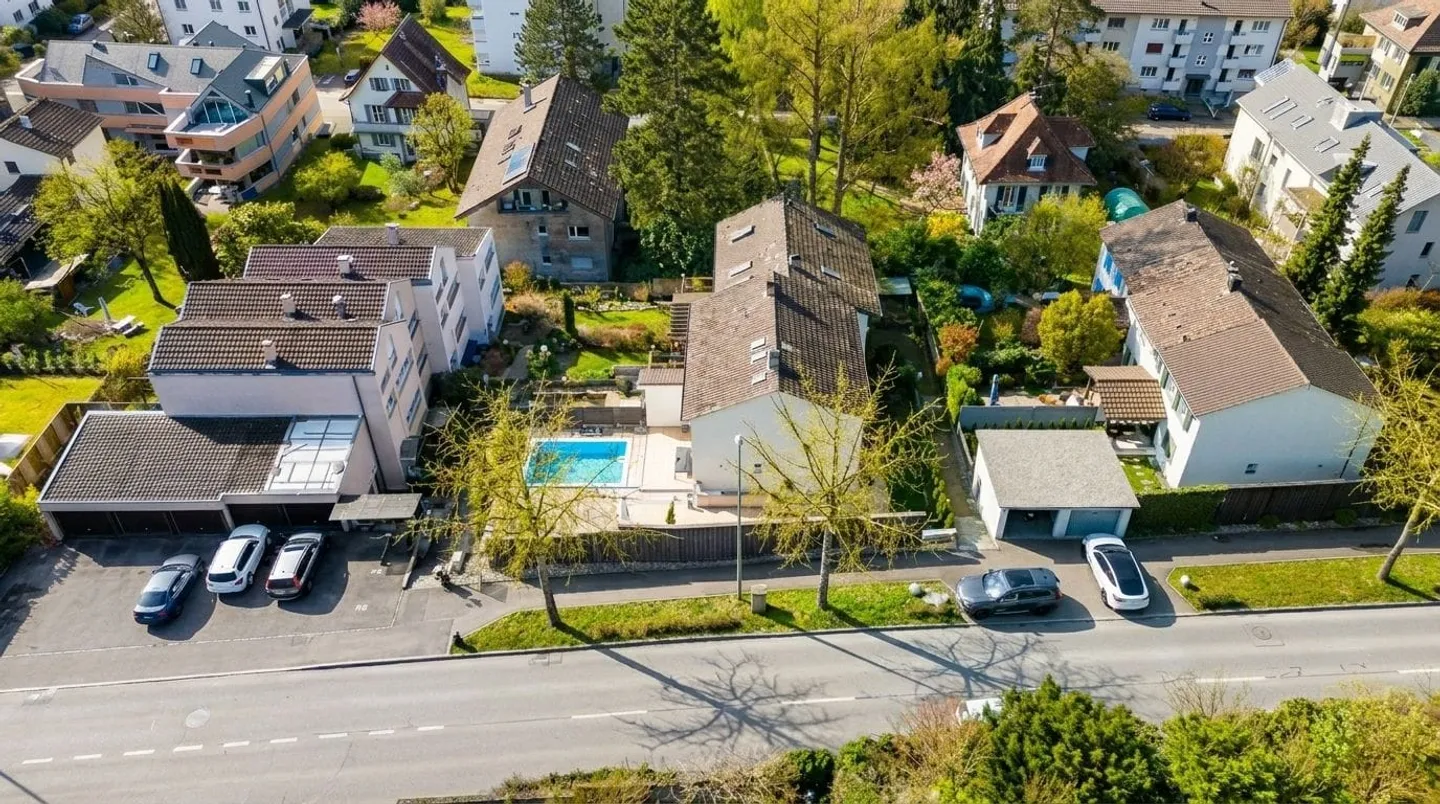 Moderne, rénovée et avec piscine - Photo 9 sur 13