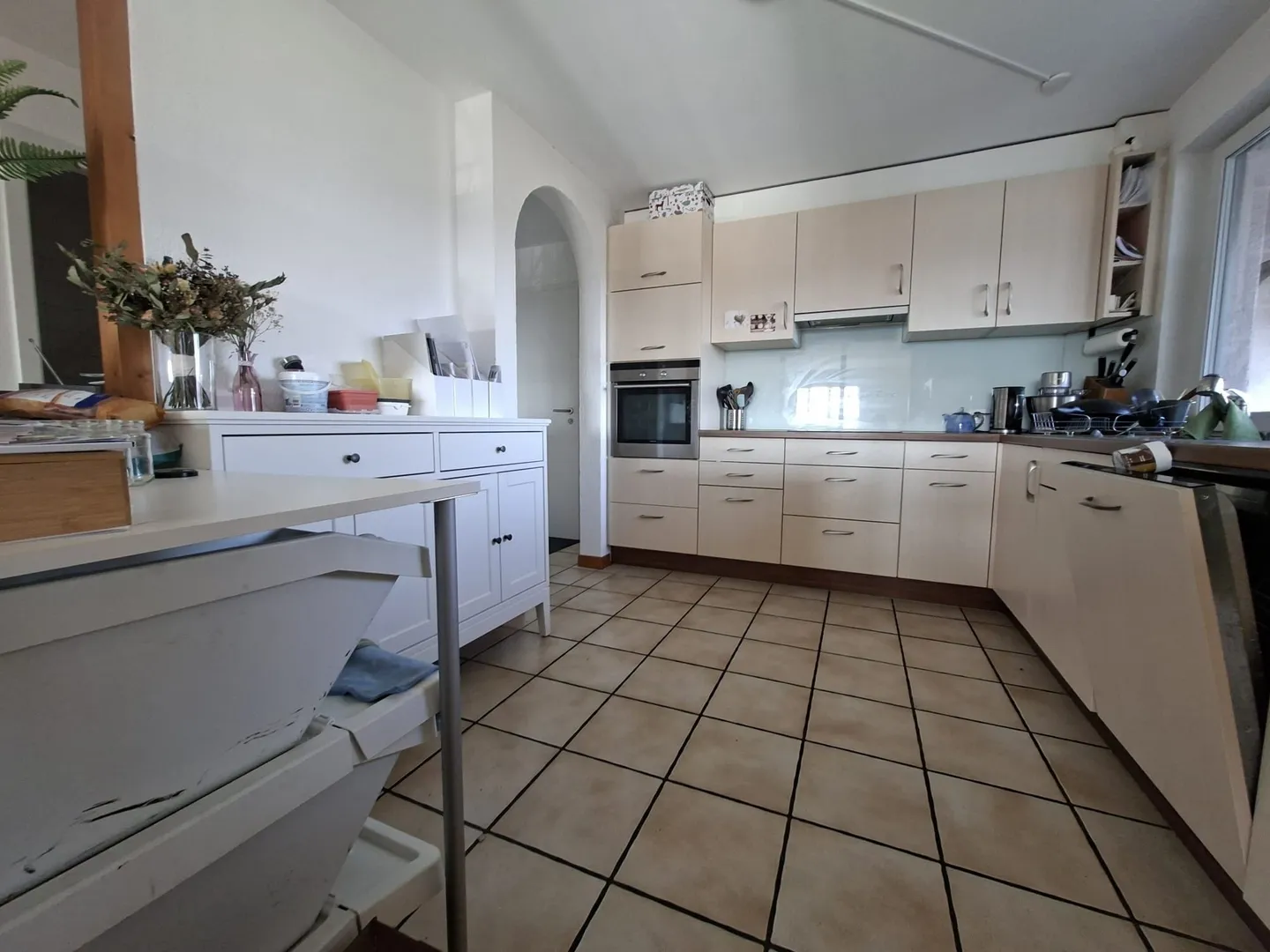 Maisonette luminosa di 3,5 stanze con balcone a Nuglar-St. Pantaleon - Foto 2 di 13