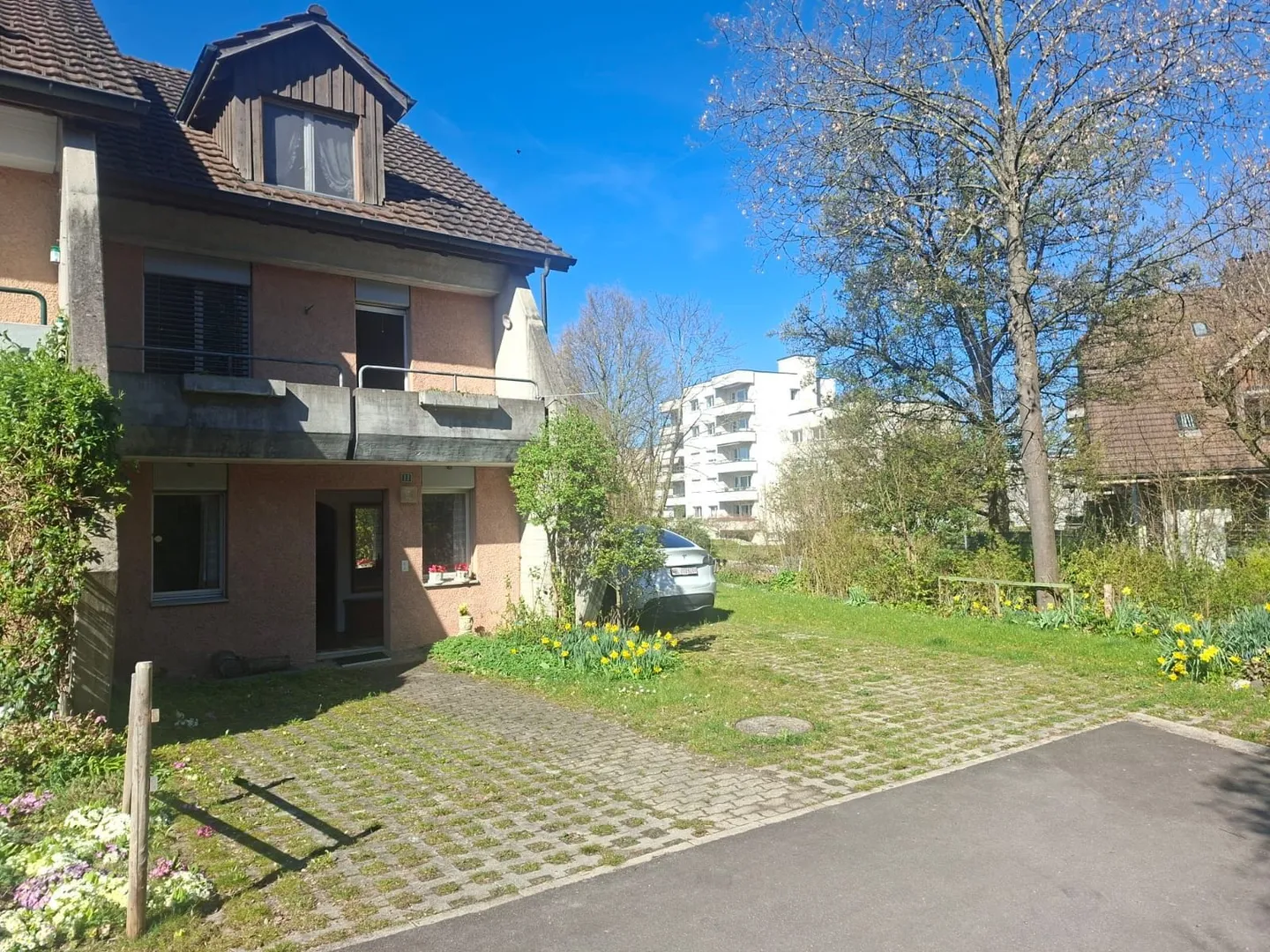 5-room corner townhouse with large garden in Affoltern am Albis - Photo 1 of 13