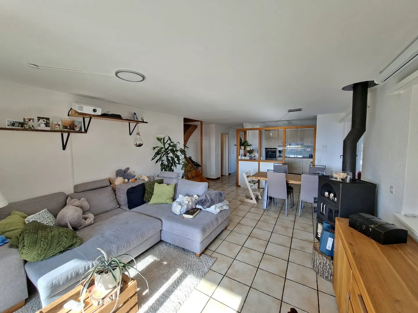 Maisonette luminosa di 3,5 stanze con balcone a Nuglar-St. Pantaleon - Foto 6 di 13