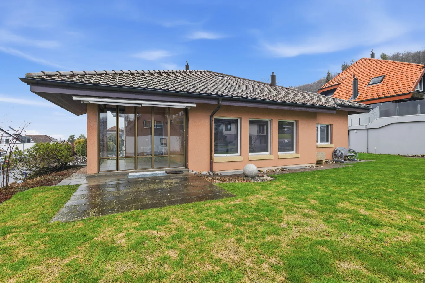 Casa unifamiliare di 5 stanze con giardino d'inverno ad Aarburg in vendita - Foto 2 di 13