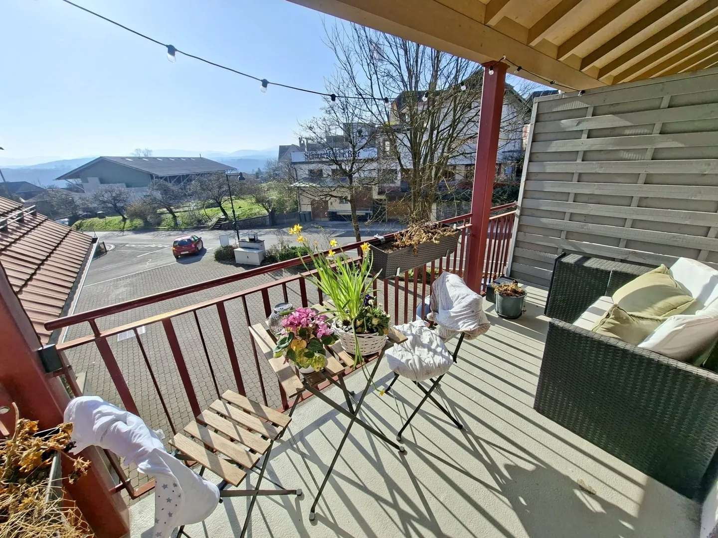 Maisonette luminosa di 3,5 stanze con balcone a Nuglar-St. Pantaleon - Foto 1 di 13