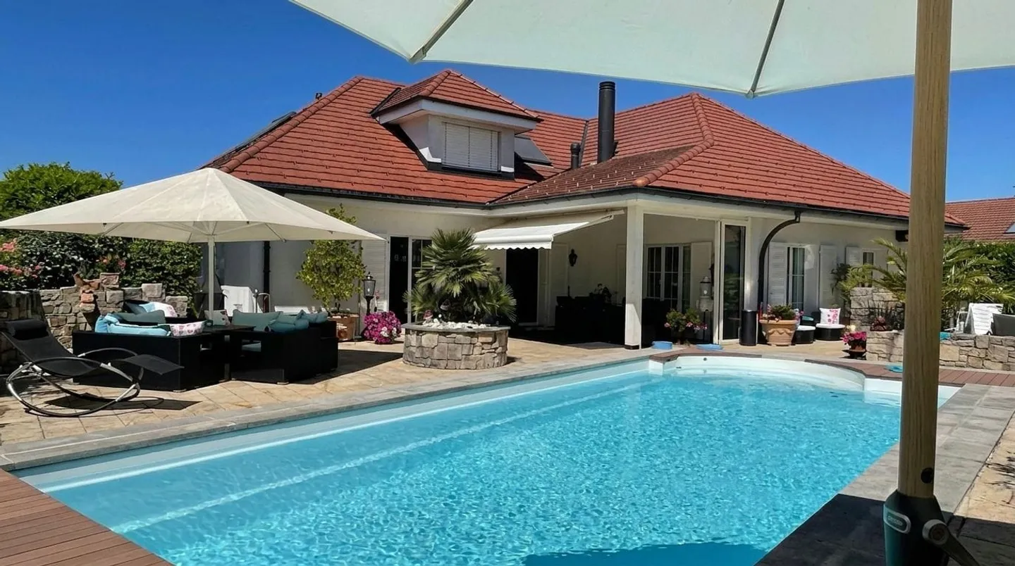 Maison individuelle de 5,5 pièces avec piscine et parcelle à bâtir à Gempen - Photo 8 sur 13