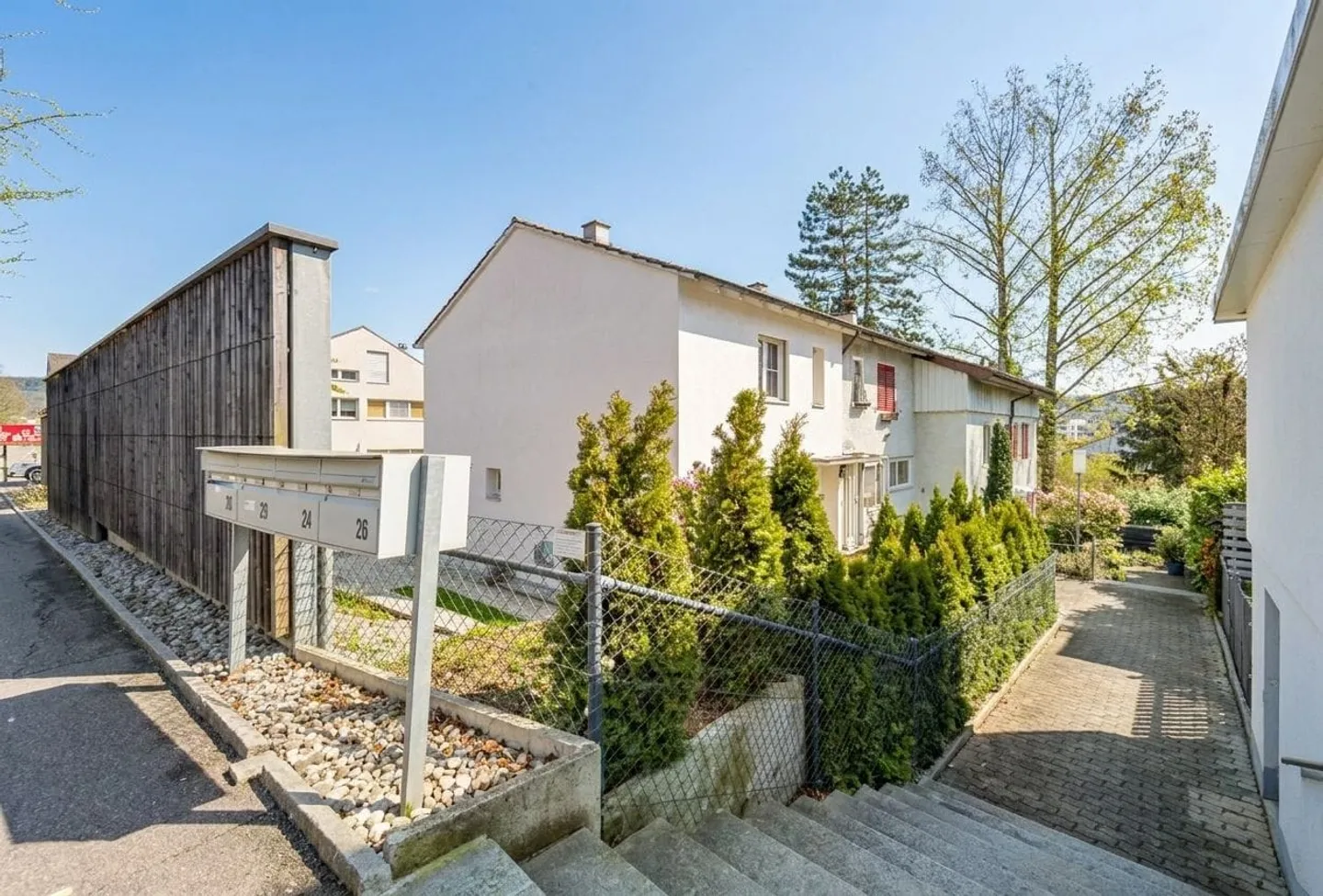 Moderne, rénovée et avec piscine - Photo 1 sur 13