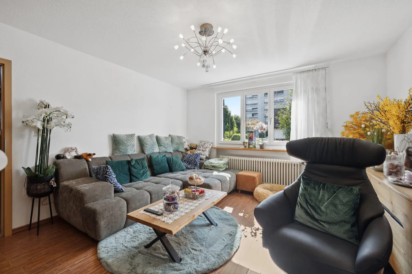 Casa unifamiliare di 8 stanze con grande giardino a Suhr in vendita - Foto 4 di 13