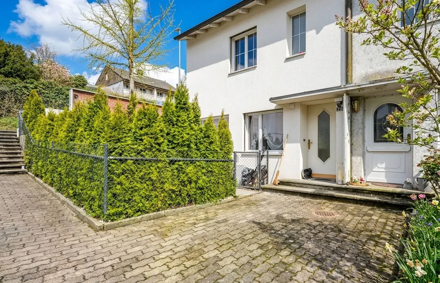 Moderne, rénovée et avec piscine - Photo 4 sur 13