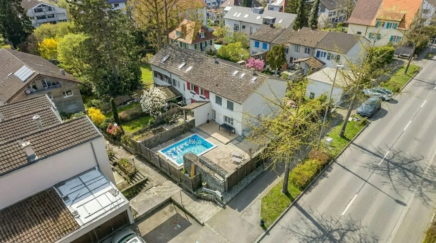 Moderne, rénovée et avec piscine - Photo 10 sur 13