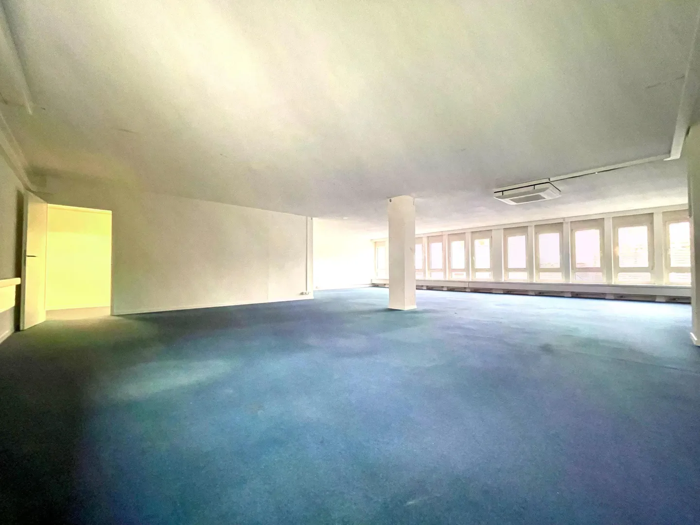 Bureau de 212 m² avec façade vitrée à louer à Aarau - Photo 4 sur 11