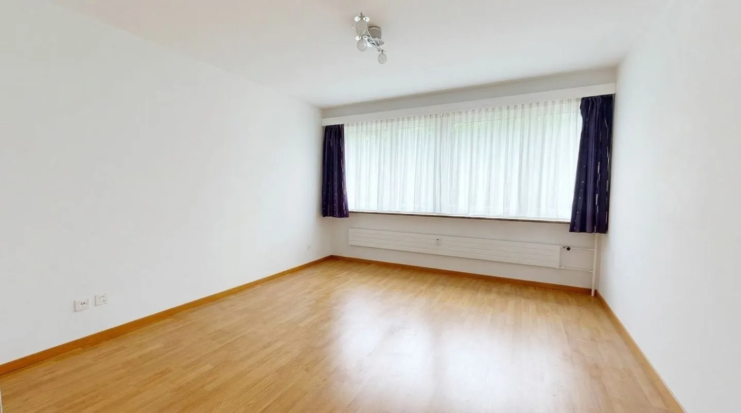 Bright 2.5-room apartment with large window front in Basel - Photo 1 of 13
