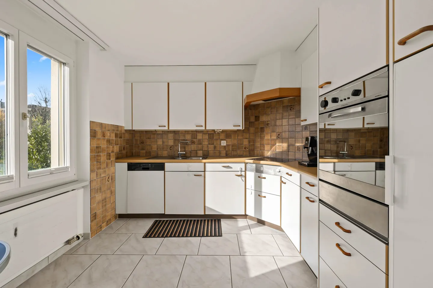 Appartamento luminoso di 5,5 stanze con grande balcone a Böttstein in vendita - Foto 7 di 13