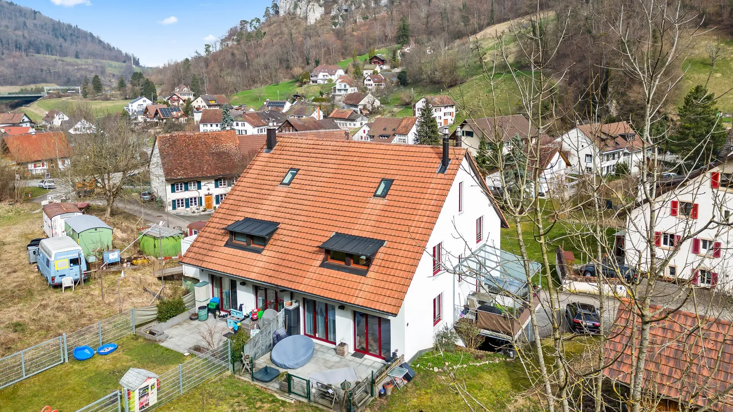 Maison jumelée de 4,5 pièces avec vue à Eptingen à vendre - Photo 1 sur 13