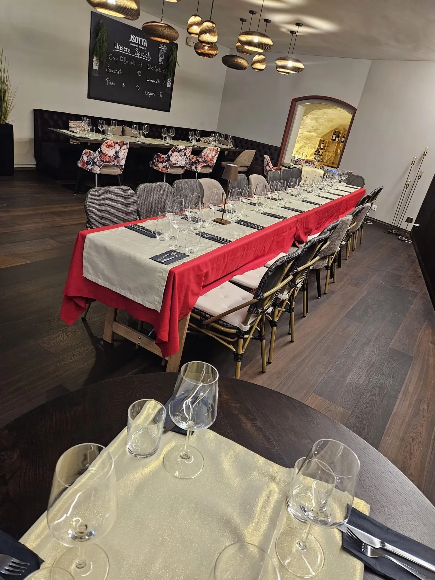 Stylish restaurant with courtyard, 310 m², Basel Old Town - Photo 7 of 8