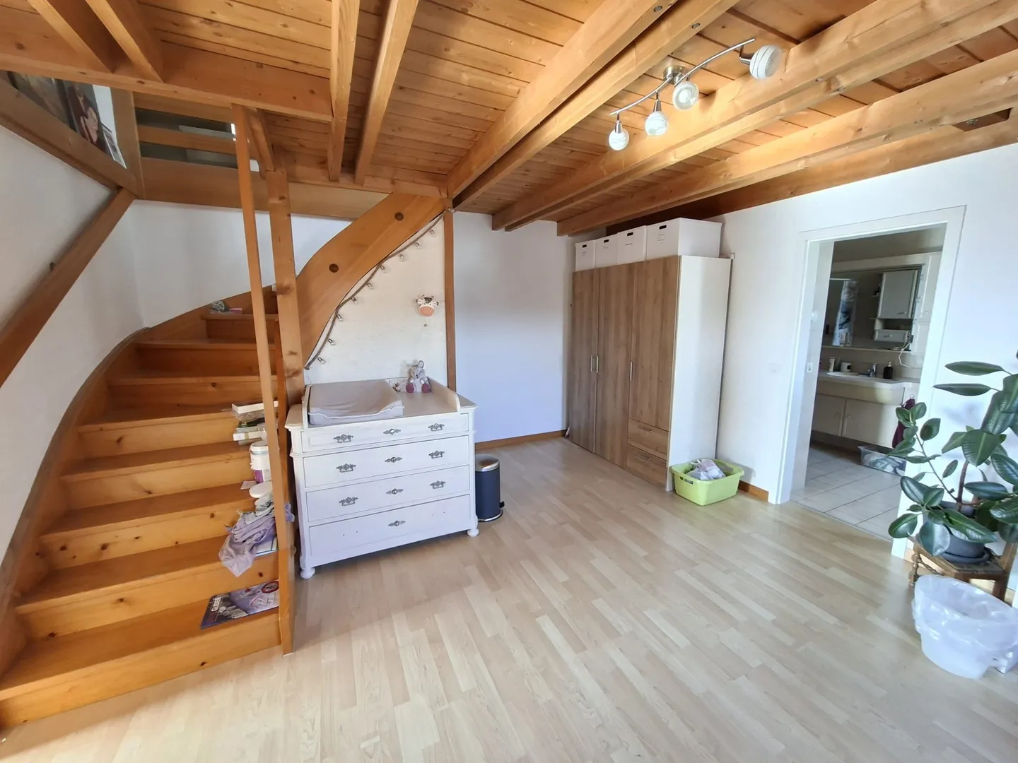 Maisonette luminosa di 3,5 stanze con balcone a Nuglar-St. Pantaleon - Foto 9 di 13