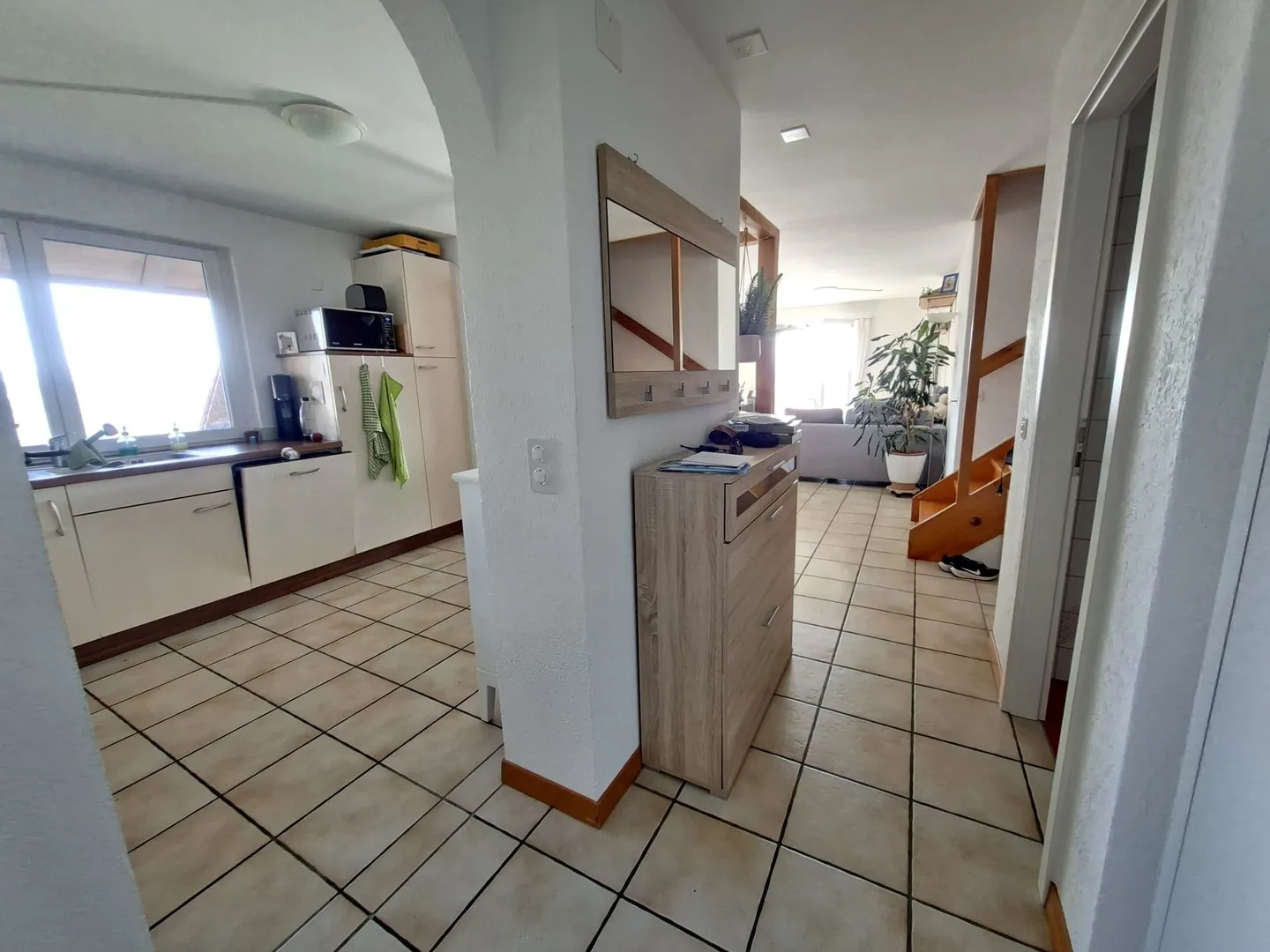 Maisonette luminosa di 3,5 stanze con balcone a Nuglar-St. Pantaleon - Foto 4 di 13