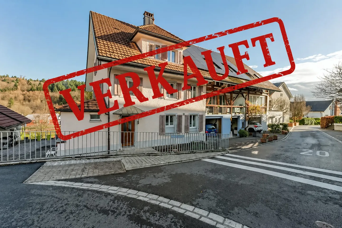 Casa a schiera angolare di 5,5 stanze con piscina a Baden-Dättwil in vendita - Foto 1 di 4