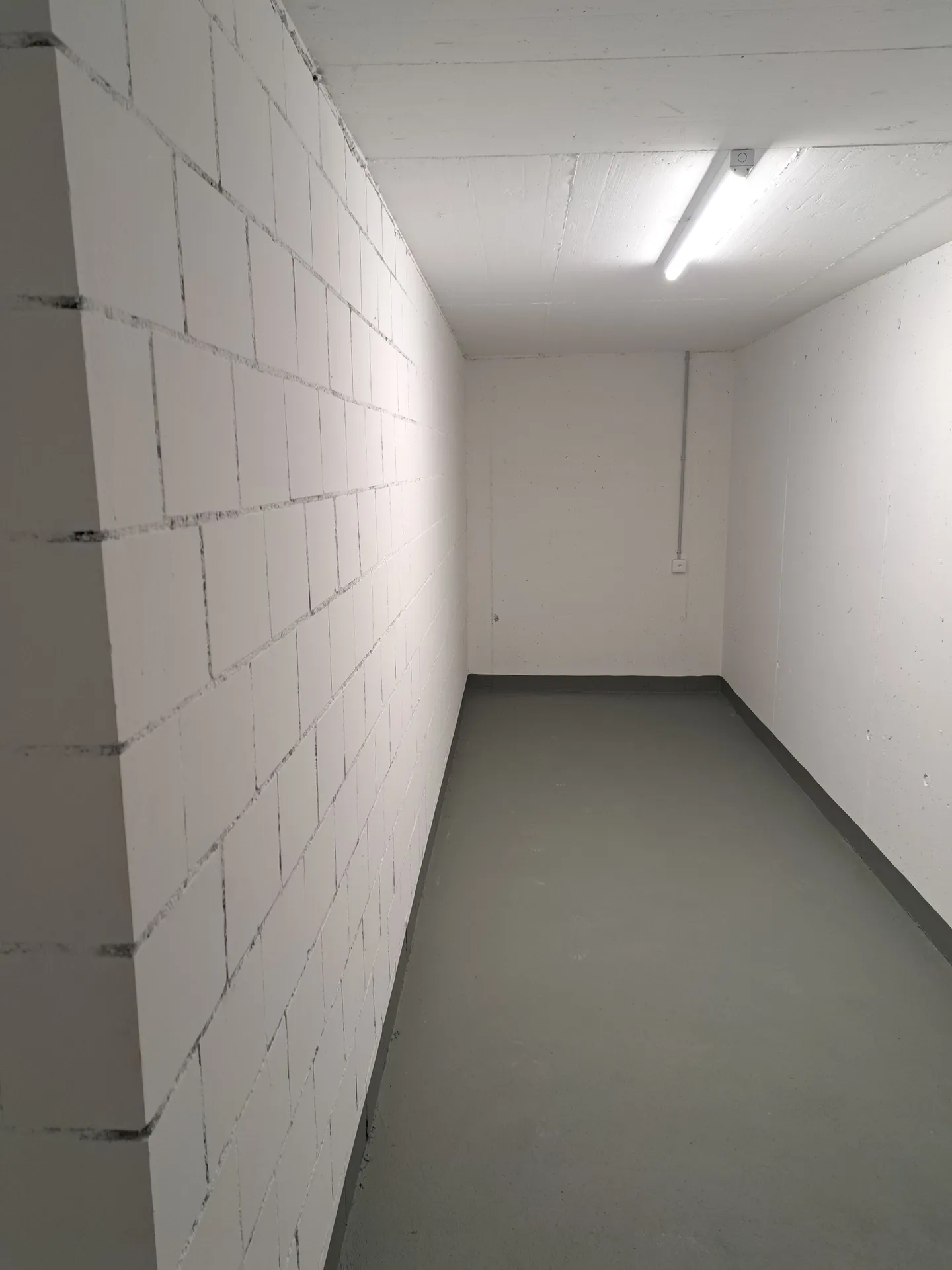 15 m² Salle de loisirs/de stockage dans un nouveau bâtiment, à louer confortablement à Seengen - Photo 2 sur 5