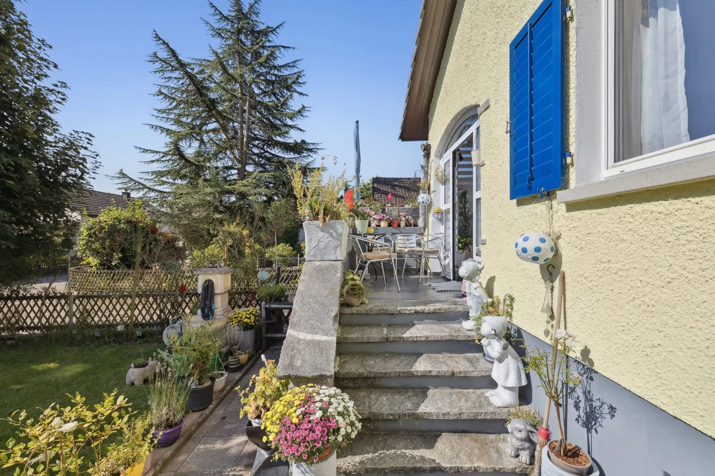Casa unifamiliare di 8 stanze con grande giardino a Suhr in vendita - Foto 2 di 13