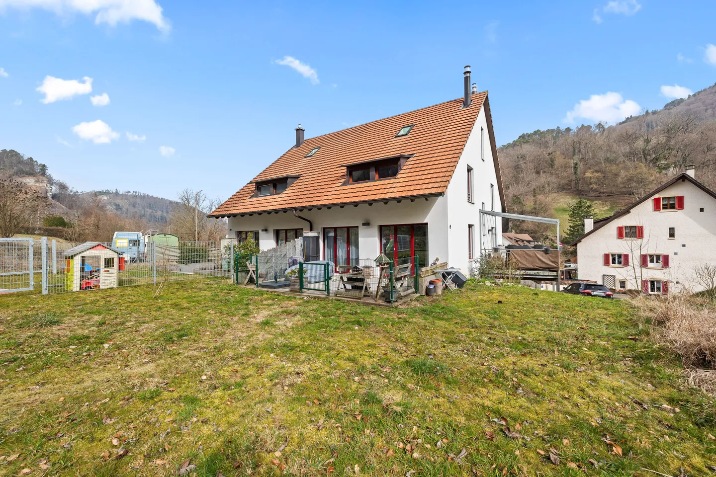 4.5-room semi-detached house with a view in Eptingen for sale - Photo 2 of 13