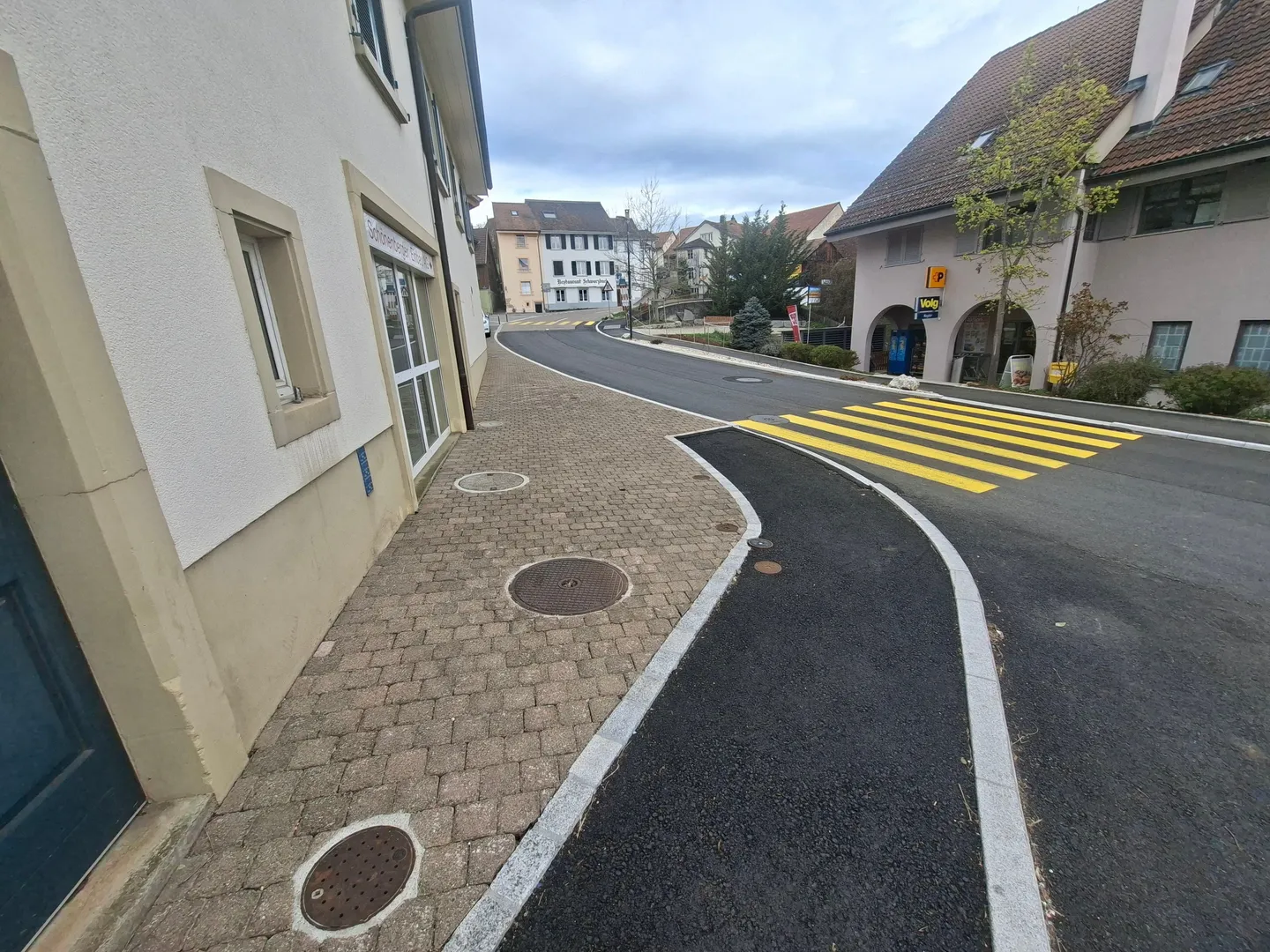 Spazio commerciale/ufficio luminoso a Nuglar, 91 m², parcheggio incluso. - Foto 8 di 9