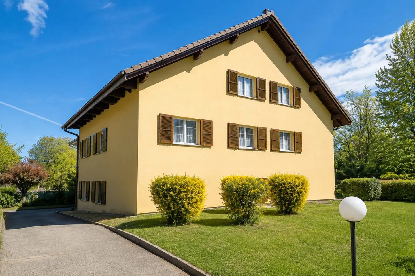 ECHICHENS - Magnificent 2.5-room apartment completely renovated - Photo 1 of 6