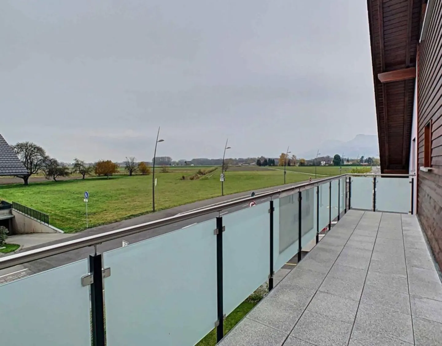 Superb 2.5-room apartment on the first floor with balcony next to the hospital. - Photo 5 of 6