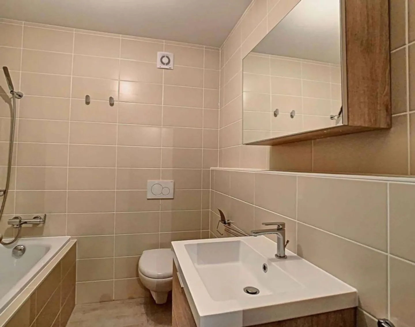 Superb 2.5-room apartment on the first floor next to the hospital - Photo 3 of 6