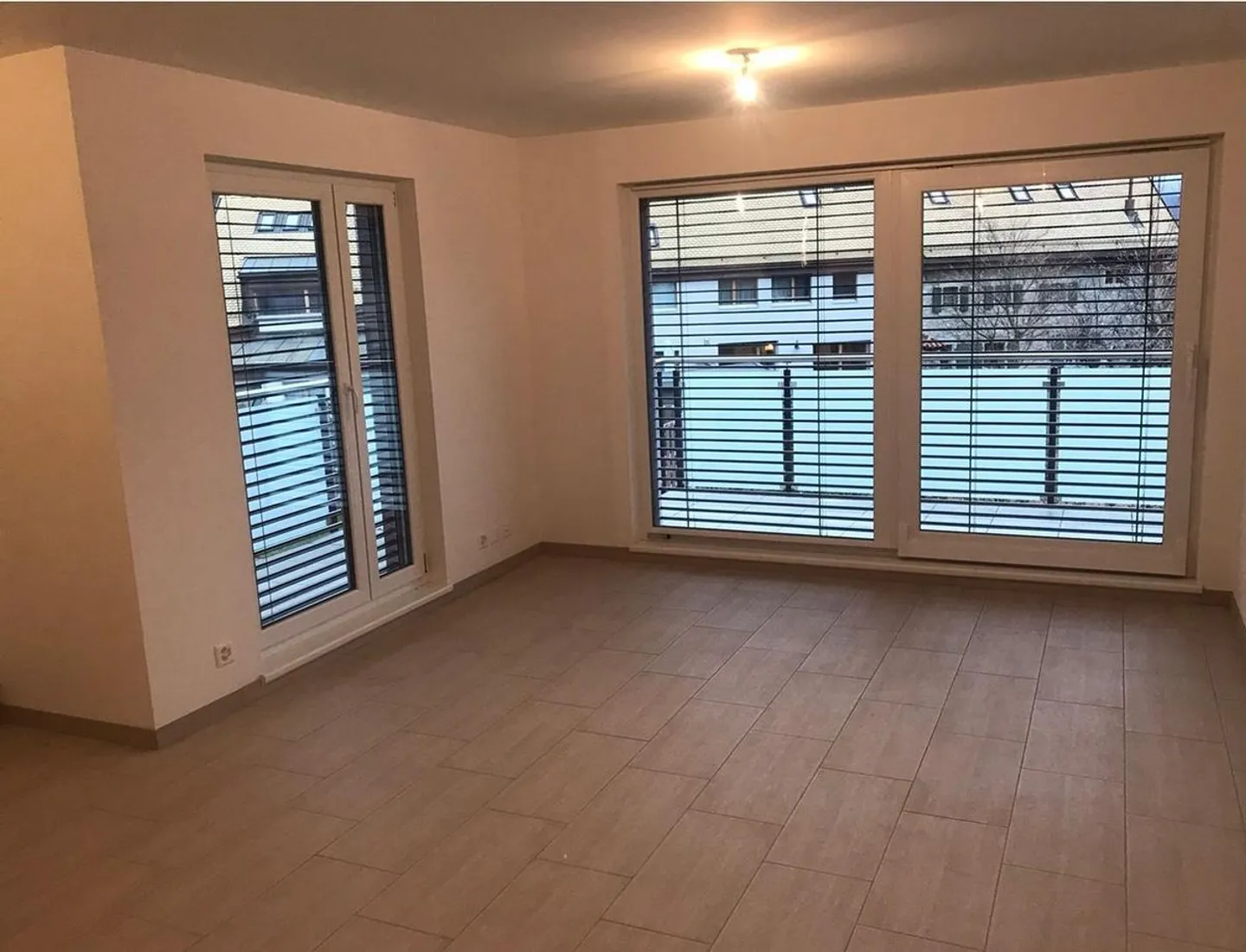 Superb 2.5-room apartment on the first floor with balcony next to the hospital. - Photo 3 of 6