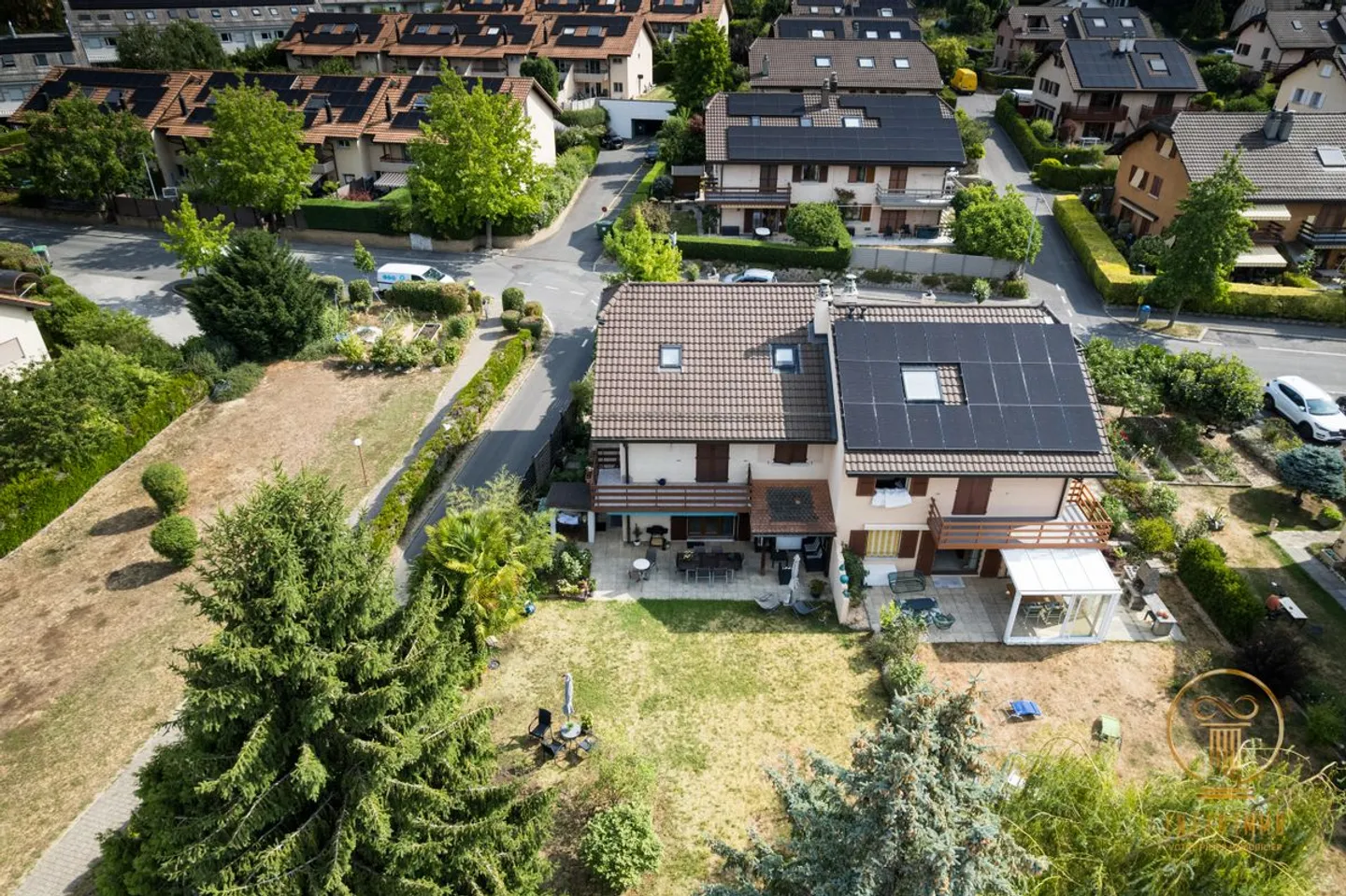 RENENS - Reihenhaus mit 5,5 Zimmern und großem Garten. Nicht in einer Eigentümergemeinschaft eingetragen. - Foto 1 von 13