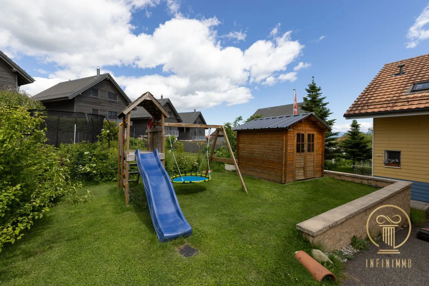 ST-OYENS, RARE ITEM! Beautiful semi-detached villa with 5.5 rooms in a quiet and very pleasant neighborhood. - Photo 3 of 13