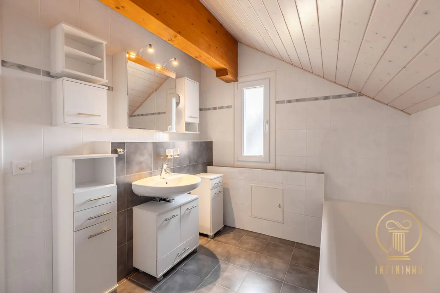 ST-OYENS, RARE ITEM! Beautiful semi-detached villa with 5.5 rooms in a quiet and very pleasant neighborhood. - Photo 12 of 13