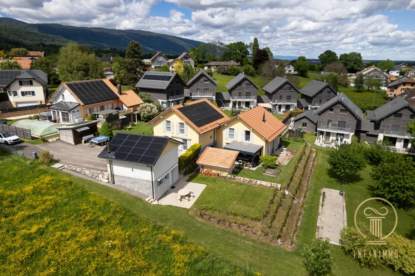 ST-OYENS, RARE ITEM! Beautiful semi-detached villa with 5.5 rooms in a quiet and very pleasant neighborhood. - Photo 1 of 13