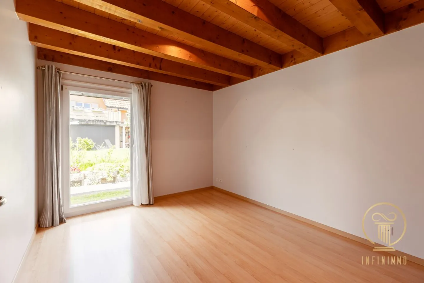 ST-OYENS, RARE ITEM! Beautiful semi-detached villa with 5.5 rooms in a quiet and very pleasant neighborhood. - Photo 7 of 13