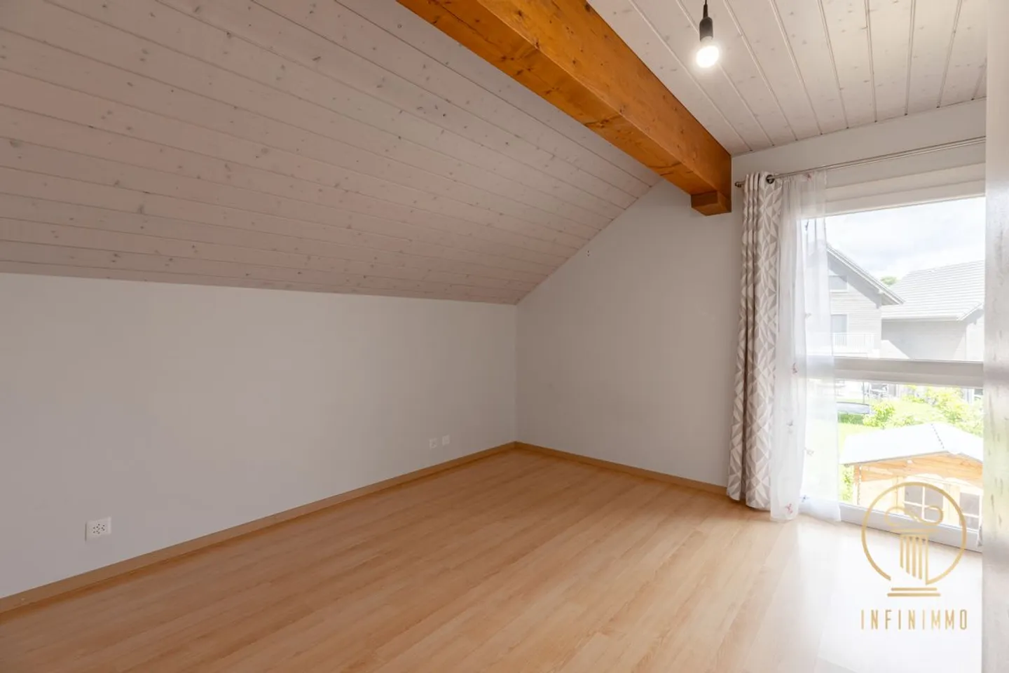 ST-OYENS, RARE ITEM! Beautiful semi-detached villa with 5.5 rooms in a quiet and very pleasant neighborhood. - Photo 8 of 13