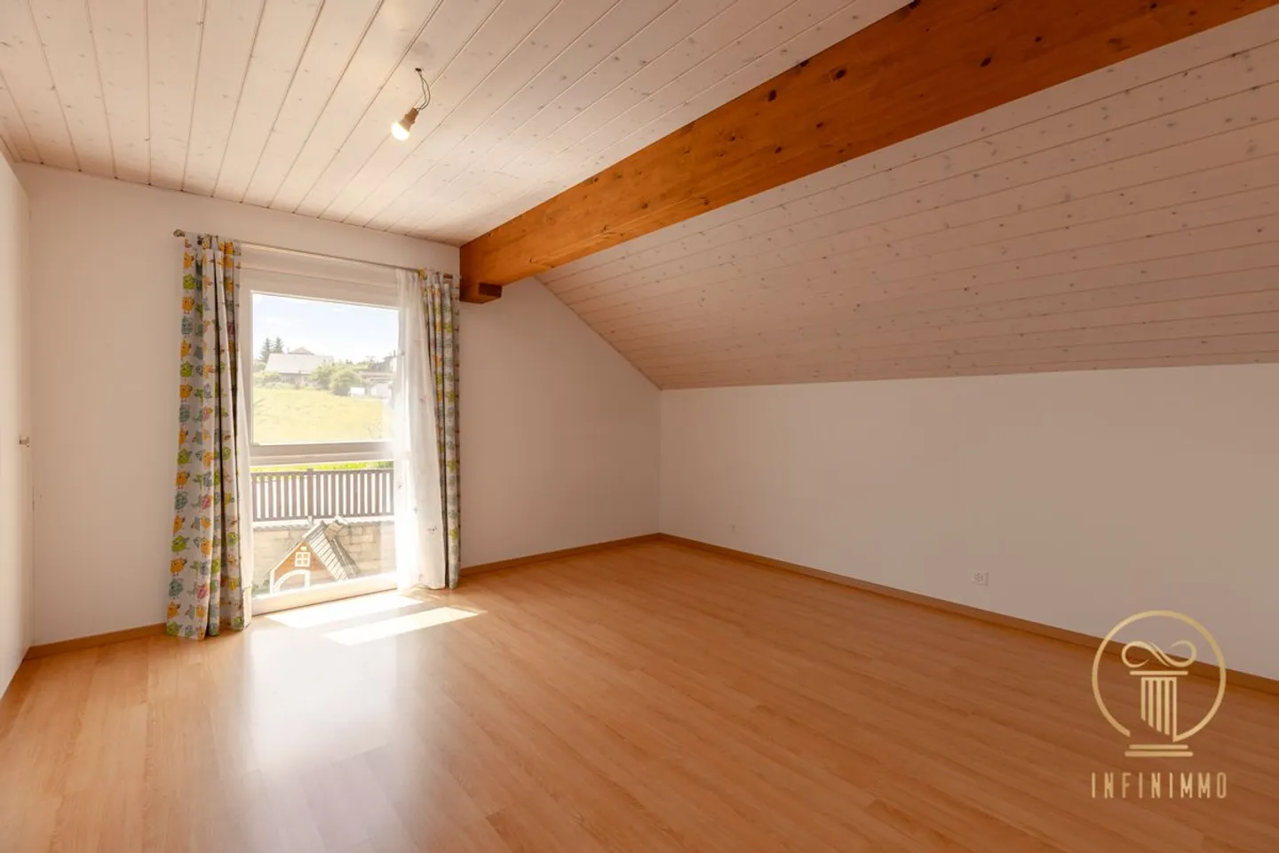 ST-OYENS, RARE ITEM! Beautiful semi-detached villa with 5.5 rooms in a quiet and very pleasant neighborhood. - Photo 9 of 13