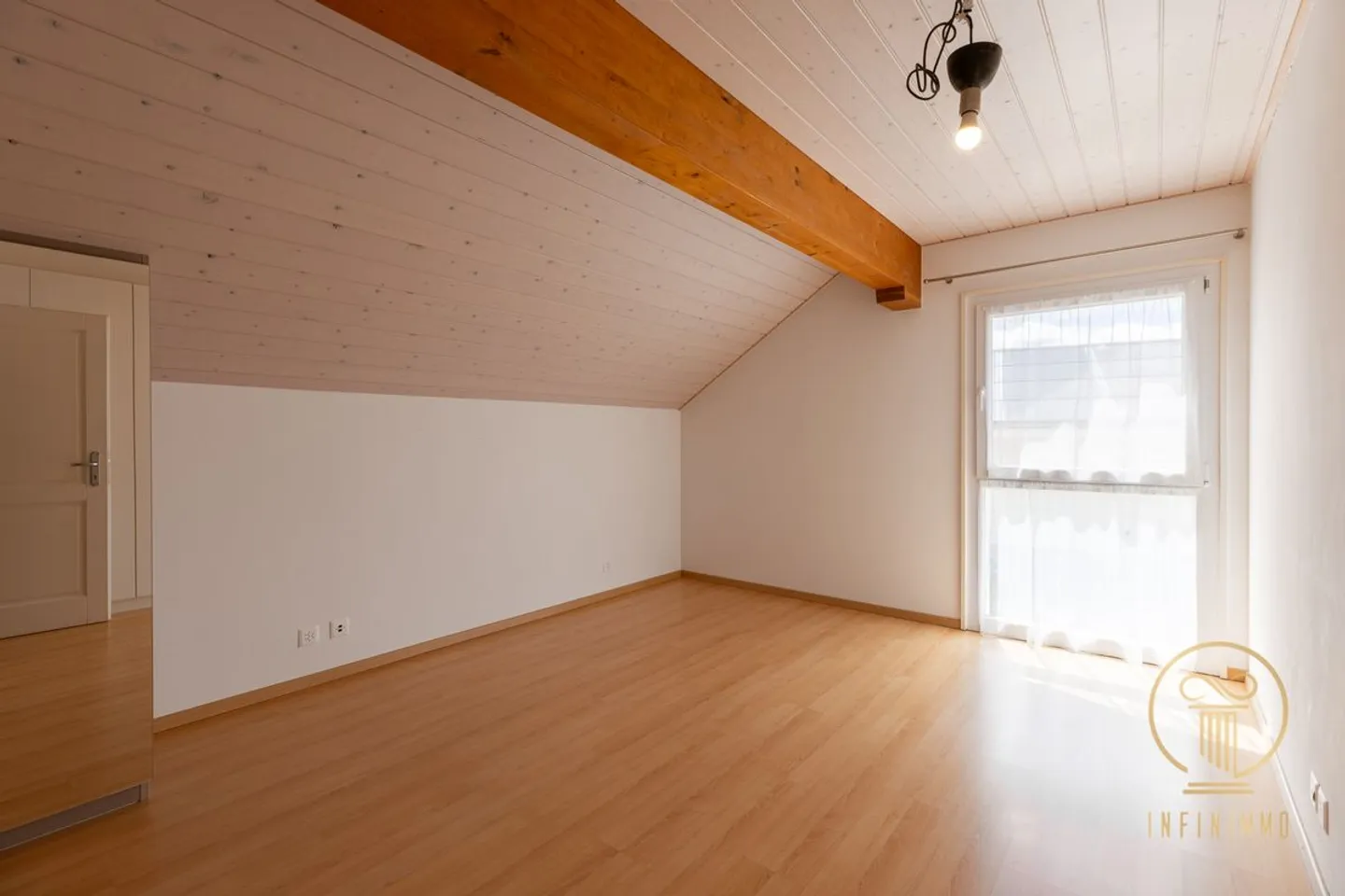 ST-OYENS, RARE ITEM! Beautiful semi-detached villa with 5.5 rooms in a quiet and very pleasant neighborhood. - Photo 10 of 13